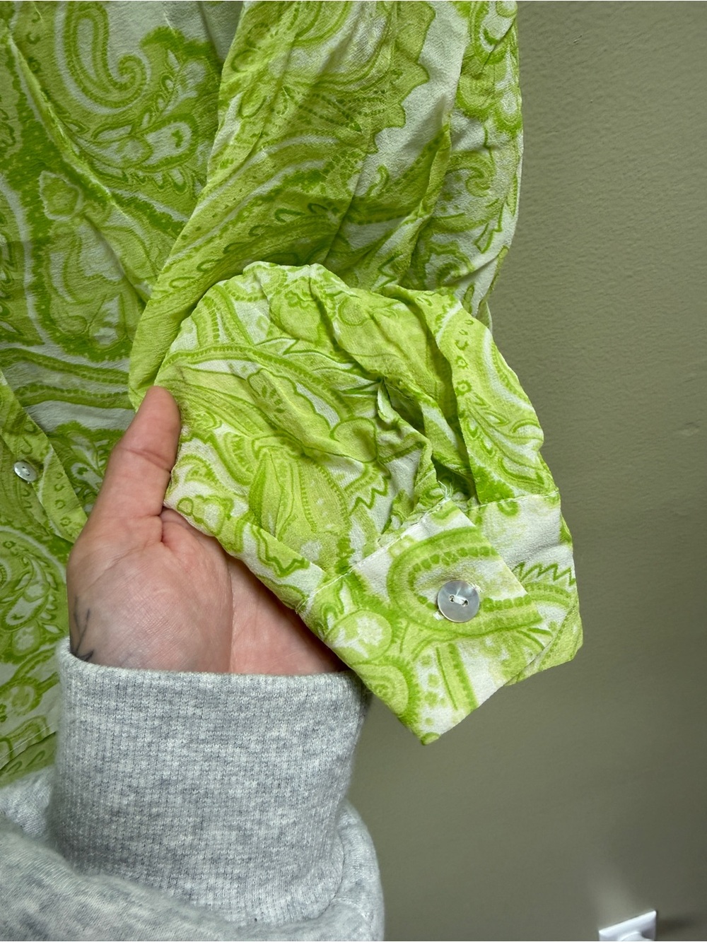 VTG Y2K Green Paisley SILK Top from Sash, size M - Picture 3 of 6
